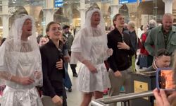 Eski Beşiktaşlı Joe Worrall, gelinlikle şarkı söyledi