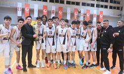 YDÜ U18  Erkekler Ligi finalinde kupayı kaldırdı