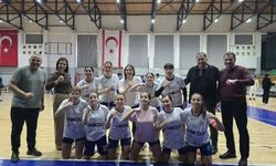Atatürk Meslek Lisesi Kız Futsal Takımı şampiyon!