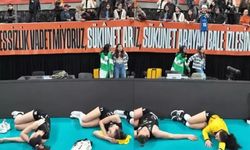 Ebrar Karakurt pankartına VakıfBank'tan gönderme!