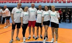 Potent Spor veteran badmintonunda zirveye yürüyor