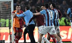 Trabzonspor-Galatasaray maçının ardından saha karıştı
