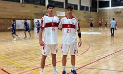 UKÜ'lü gençler milli formayla sahne almaya hazırlanıyor