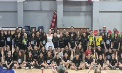 Gizem Örge genç sporcularla buluştu