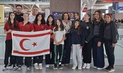 Yıldız Kız Güreşçiler Yarı Finalde!