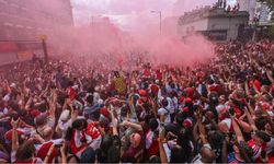 Arsenal 22 yıllık hasreti taraftarıyla kutladı