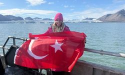 Deniz Kayadelen Kuzey Kutbu'nda yüzen ilk Türk oldu