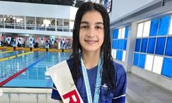 Deren Halil 400 metre karışıkta rekor kırdı!