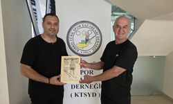 Hasan Karaokçu yeni kitabını KTSYD kütüphanesine bağışladı