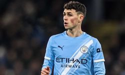 Phil Foden Manchester City'de yeni sözleşmeye imza attı
