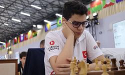 Milli satranççı Yağız Kaan Erdoğmuş'a FIDE'den büyük ödül