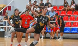 U-16 Kızlar Ligi'nde Esentepe fırtınası esti!