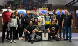 Darts turnuvasında şampiyon Derviş Çocuk, gecede dayanışma öne çıktı