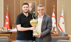 Cumhurbaşkanı Erhürman, Kıbrıslı Türk milli bilardocu Alnar’ı kabul etti