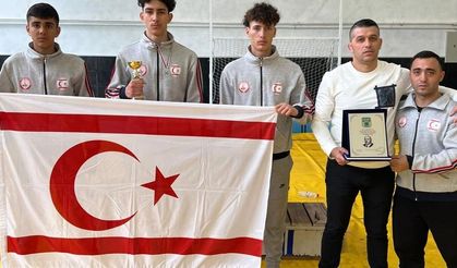 Güreşçilerimiz Bulgaristan’dan madalyayla döndü