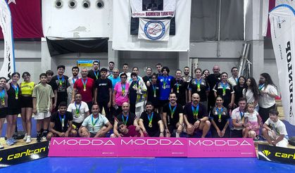 Brian Hughes Büyükler Badminton Turnuvası yoğun ilgi