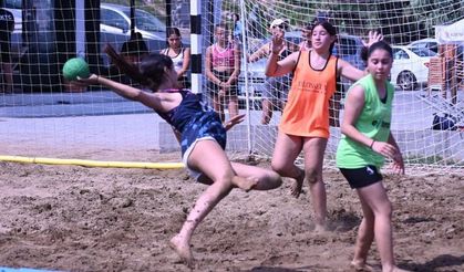 Girne sahillerinde hentbol şov!