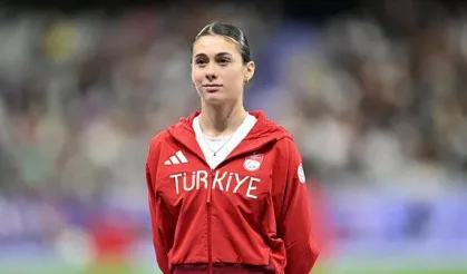 Para atlet Aysel Önder, kadınlar 400 metre dünya rekorunu kırdı