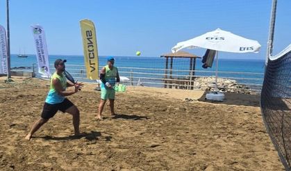 Sezonun ikinci plaj tenis turnuvası Antis’te başladı