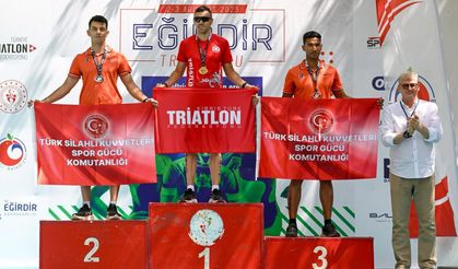 Triatletler, Eğirdir’de kürsüye çıktı