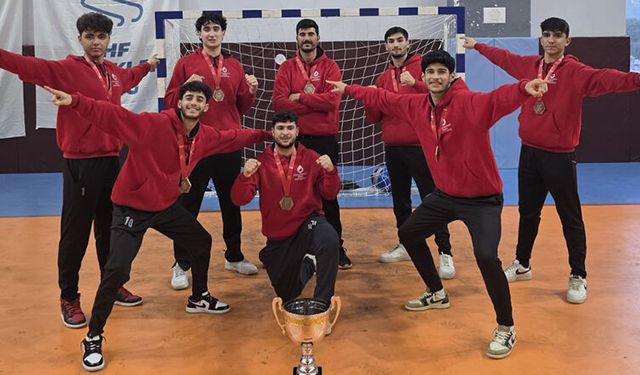 UKÜ Yıldız Erkekler Türkiye’de Üçüncü Oldu