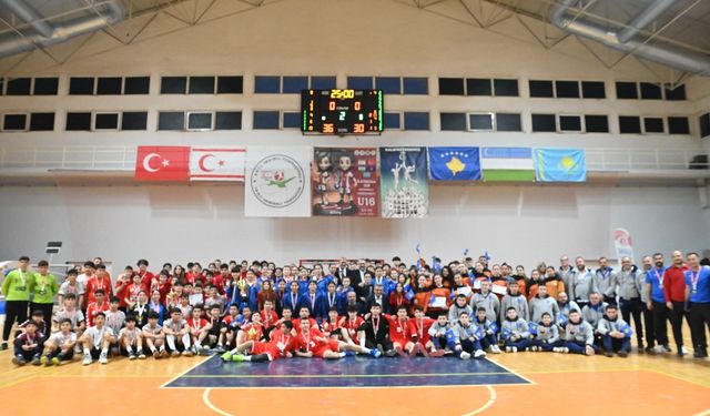 Kyrenia Cup’ta Özbekistan Çifte Şampiyon!