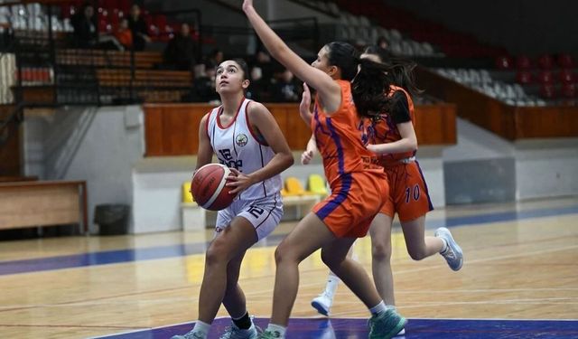 Altyapı liglerinde parkede heyecan