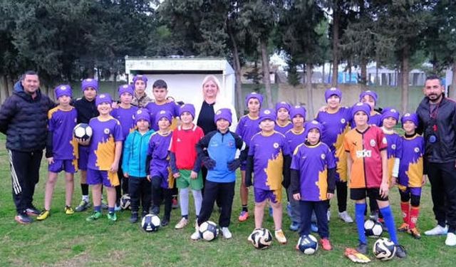 Belediye’den Minik Futbolculara Anlamlı Destek
