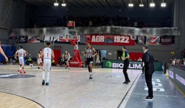 Panionios maçında küfürlü pankart krizi!