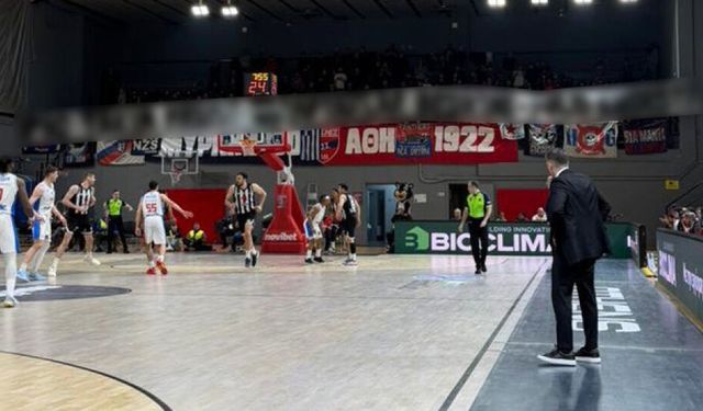 Skandal pankarta komik ceza!