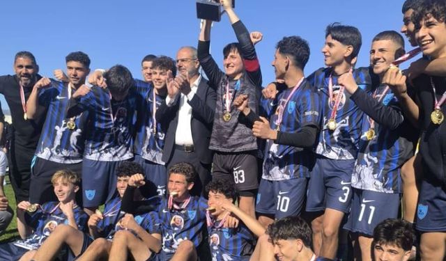 Liseli Gençler Futbol Şampiyonası şampiyonu 19 Mayıs TMK