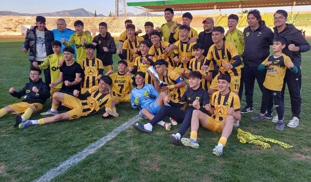 U17’de kupayı Türk Ocağı kazandı!