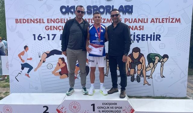 Arda Yurttaş 200 metrede Türkiye ikincisi