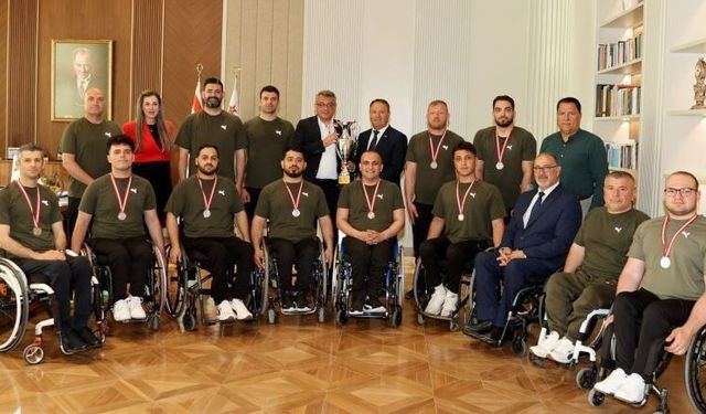 Erhürman’dan Süper Lig’e yükselen Vakıflar’a tebrik