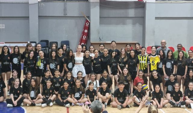 Gizem Örge genç sporcularla buluştu