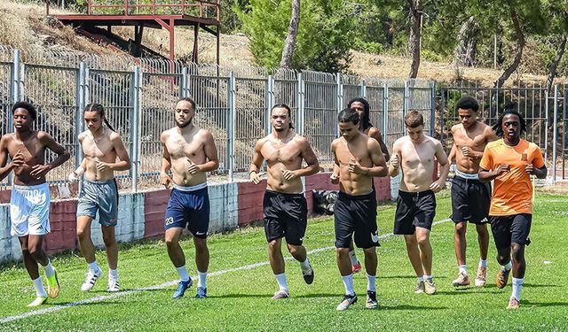 İngiliz futbolcular yeni sezona KKTC’de hazırlandı