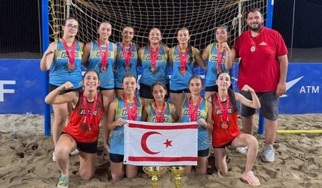 Dikmen Gençlik Merkezi Alanya'da şampiyonluğa ulaştı