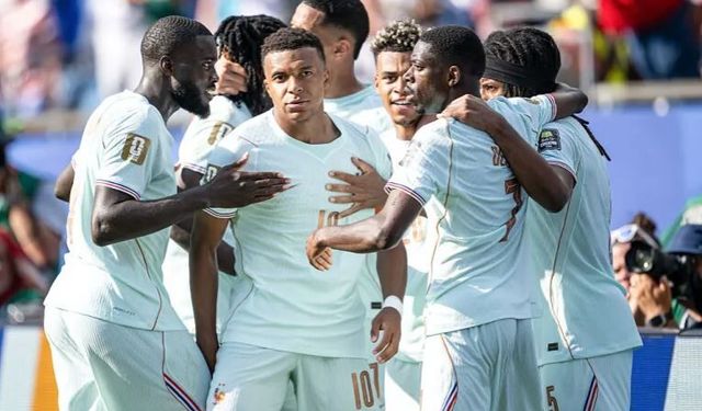 Mbappe ve Dembele sahnede! Fransa son dörtte