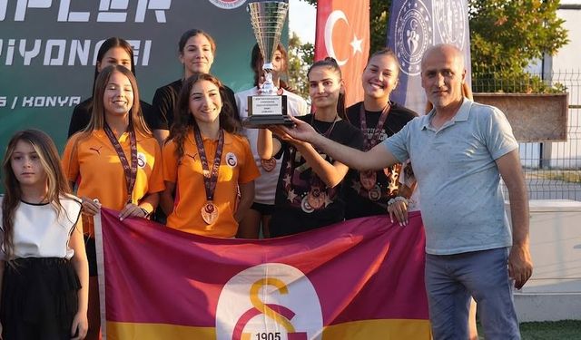 Ecem ve Aslıhan'dan Galatasaray'a Türkiye üçüncülüğü
