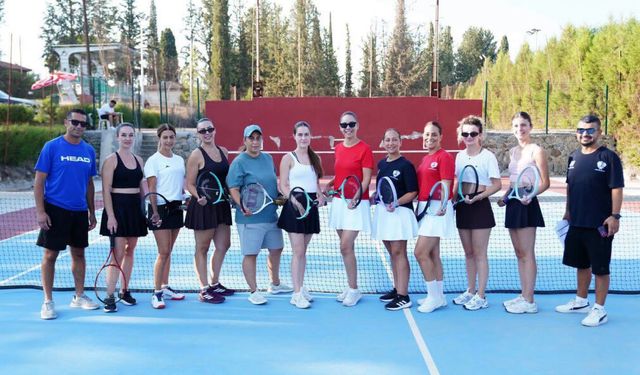 Lefke Şenlikleri’nde raketler yarı final için karşılaştı