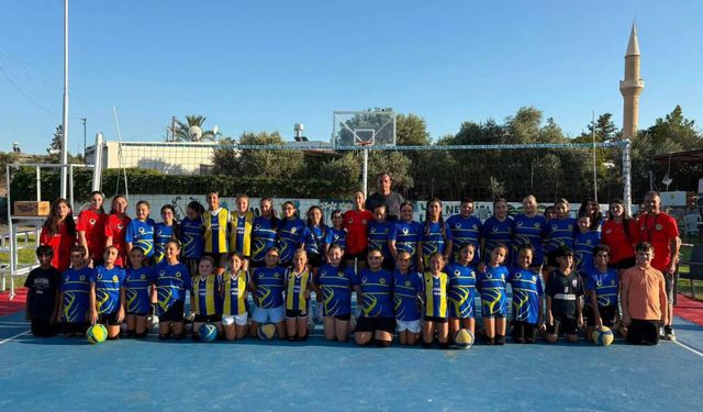 Nergisli'nde voleybol ve çocuk şenliği büyük ilgi gördü