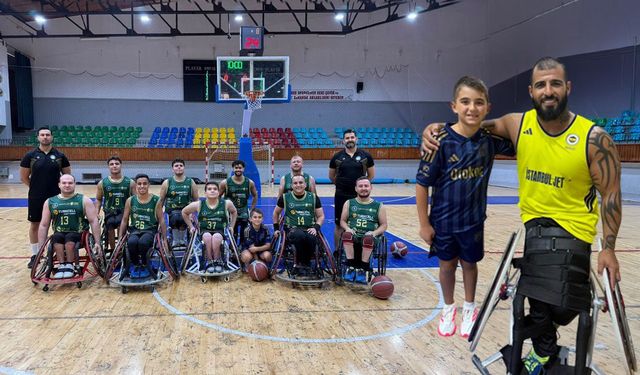 Vakıflar ile Fenerbahçe’den parkede dostluk buluşması