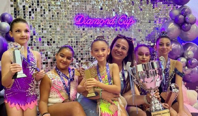 Altın Kurdele Ritmik Cimnastik Kulübü’nden İstanbul’da önemli dereceler