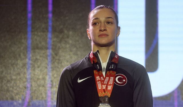 Milli boksör Buse Naz Çakıroğlu’ndan dünya ikinciliği!