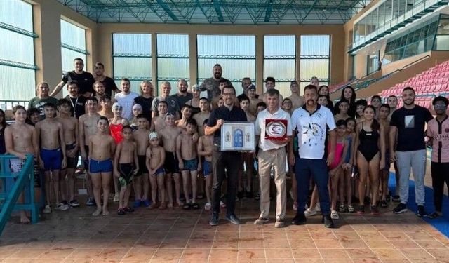 Dünyaca ünlü yüzme bilimcisi Dr. Sokolovas, Kuzey Kıbrıs’ta eğitim verdi