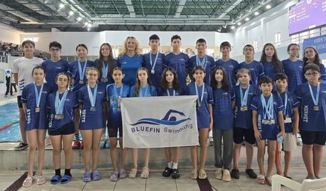 Bluefin Swimming Club yüzücüleri madalya üstüne madalya kazandı