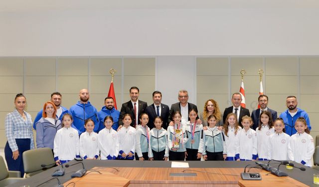 Erhürman, Jimnastik Federasyonu sporcuları ile bir araya geldi