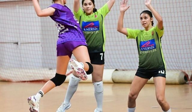 Hentbolda U18 start aldı