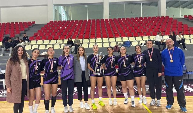 Hentbol Genç Kızlar şampiyonu 20 Temmuz Fen Lisesi