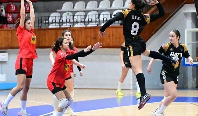 Hentbol U18 liginde kadınlarda DİGEM, erkeklerde ise UKÜ galip